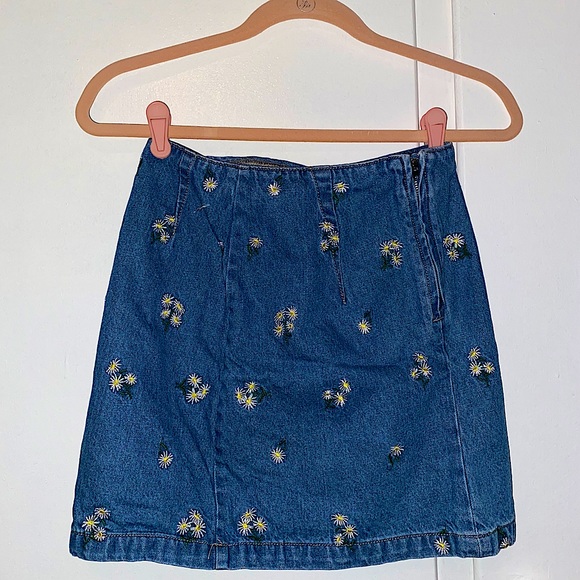 Denim skirt w/ floral embroidery - Picture 2 of 3